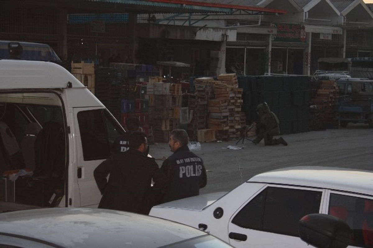 Tarsus Sebze Halinde Şüpheli Paket Paniği