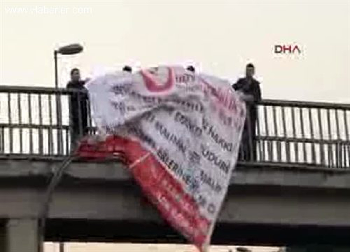 BBP\'liler Üstgeçite Ayakkabı Kutulu Pankart Astı