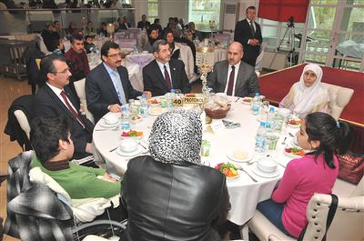 Yoksullarla Dayanışma Haftası\'nda Keçiörenliler Tek Sofrada Buluştu