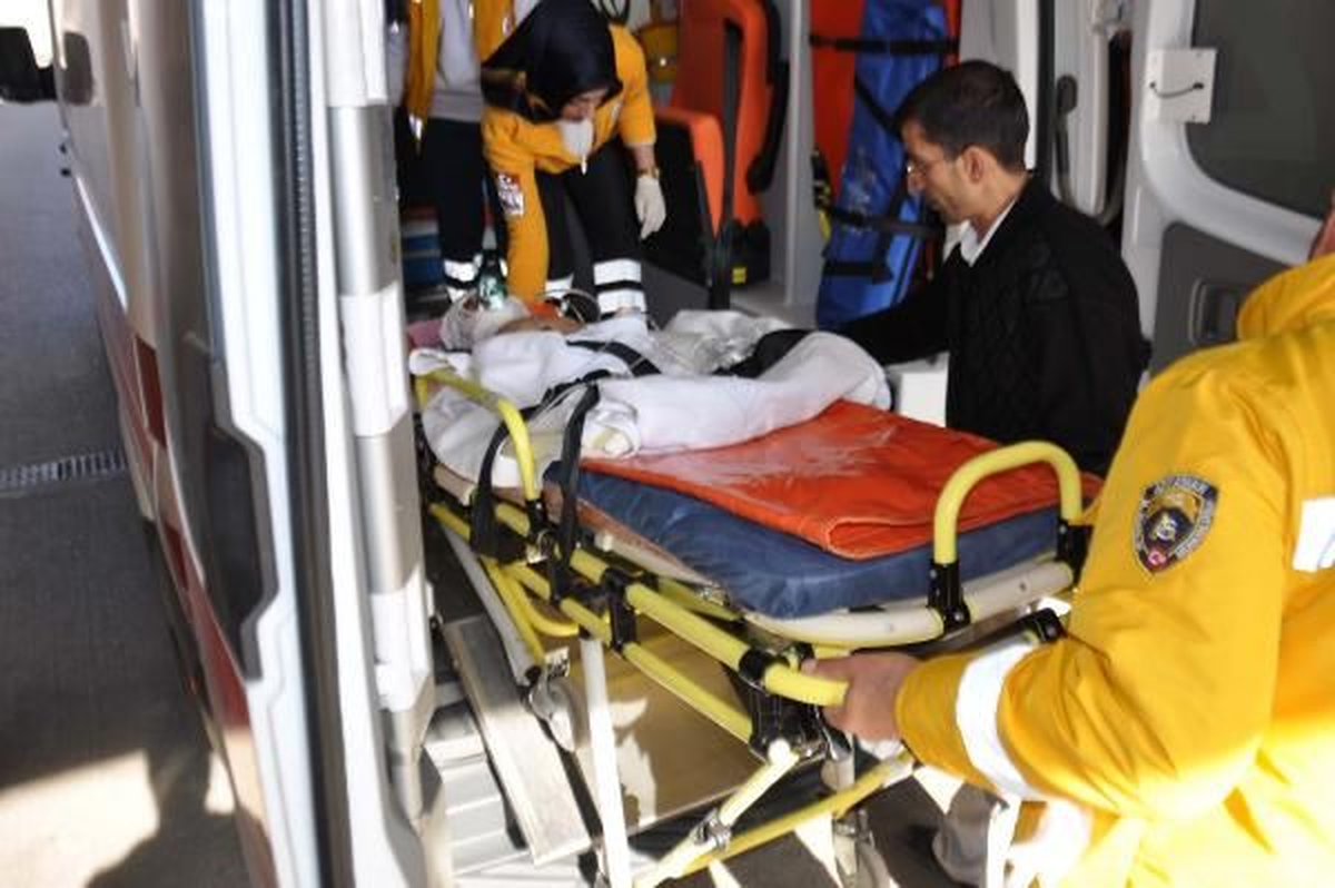 Adıyaman\'da İki Otomobil Çarpıştı: 1 Ölü, 2 Yaralı