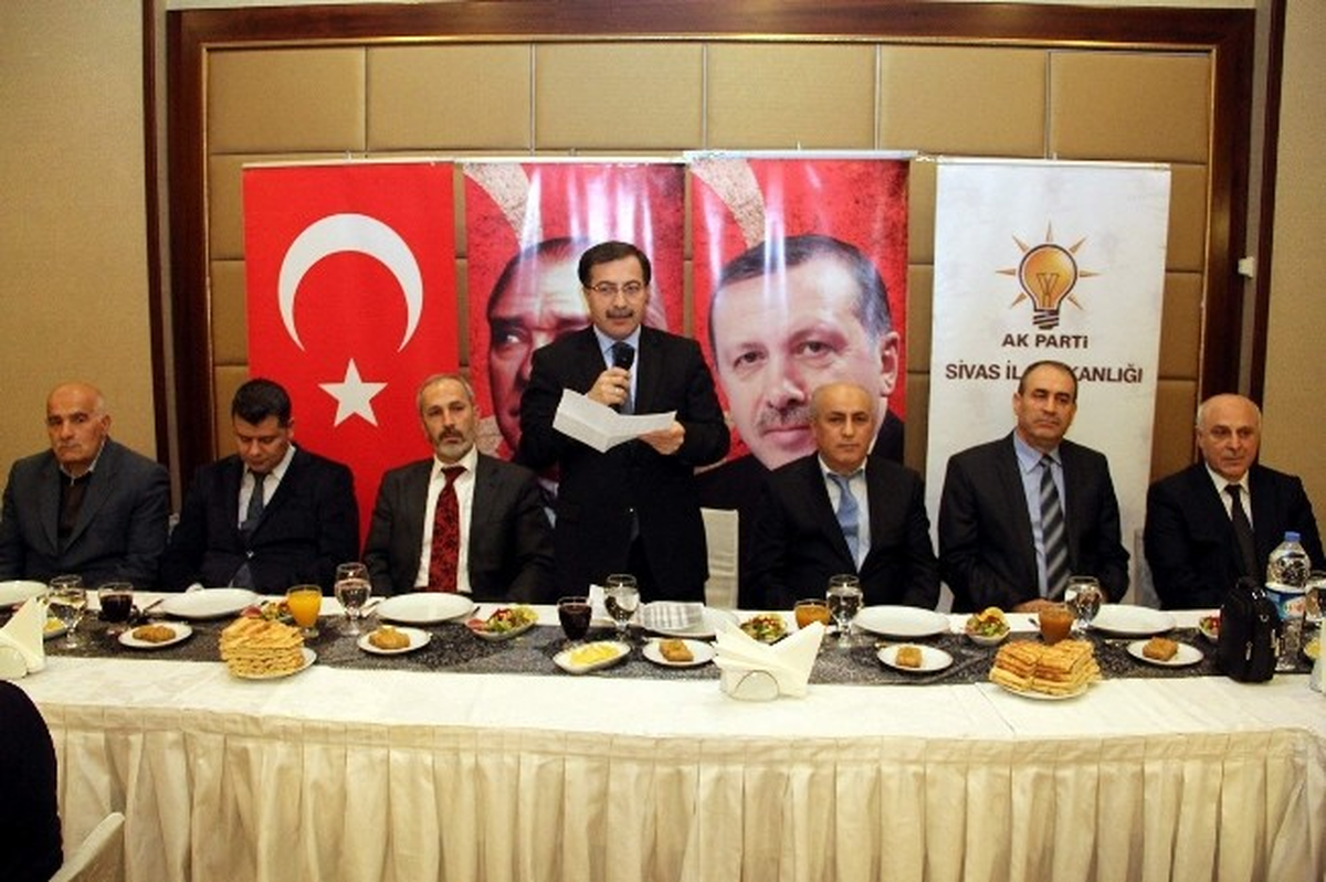 AK Parti Sivas İl Yönetimi Tanışma Yemeğinde Bir Araya Geldi