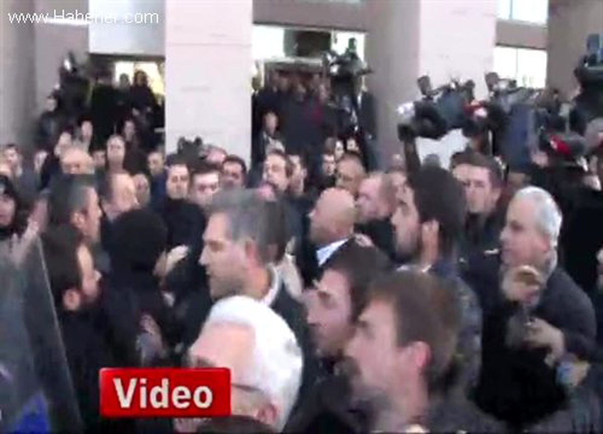 Ali Ağaoğlu\'nun Yakınları ile Polis Arasında Gerginlik Yaşandı