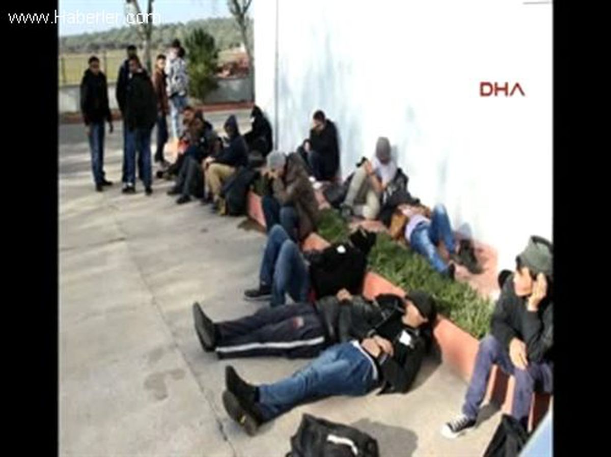 Ayvalık\'ta 37 Kaçak Teknede Yakalandı