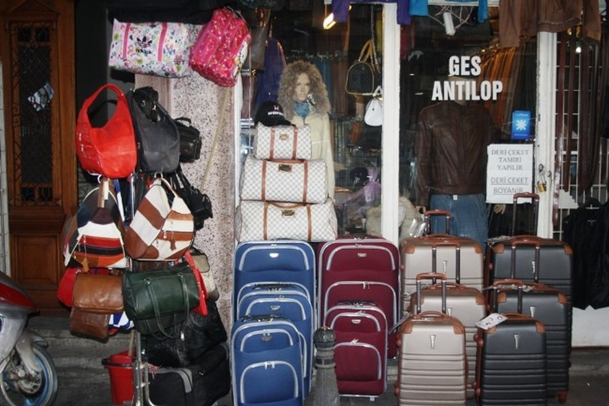 Ayvalık\'ta Hırsızlık Yaptılar, İzmir\'de Yakalandılar