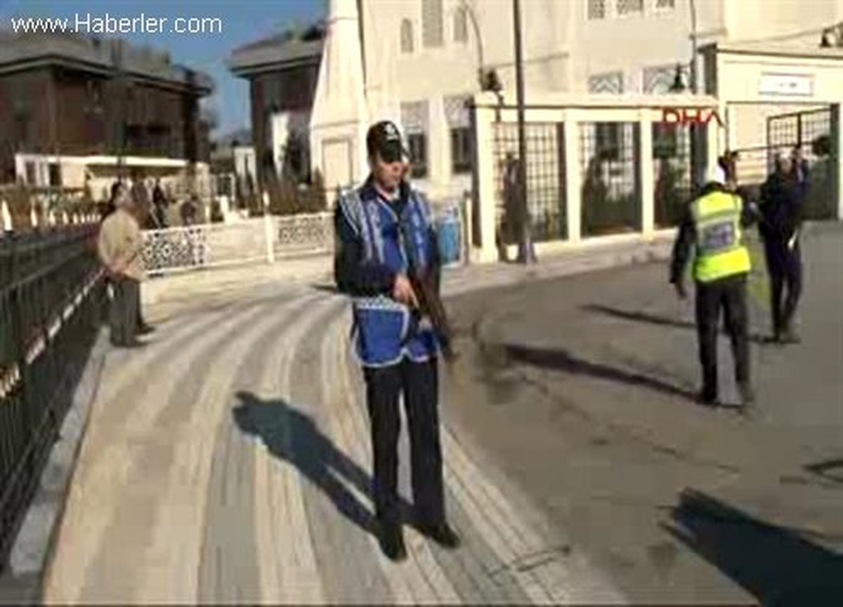 Başbakan Erdoğan Cuma Namazı İçin Hz.ali Camii\'nde