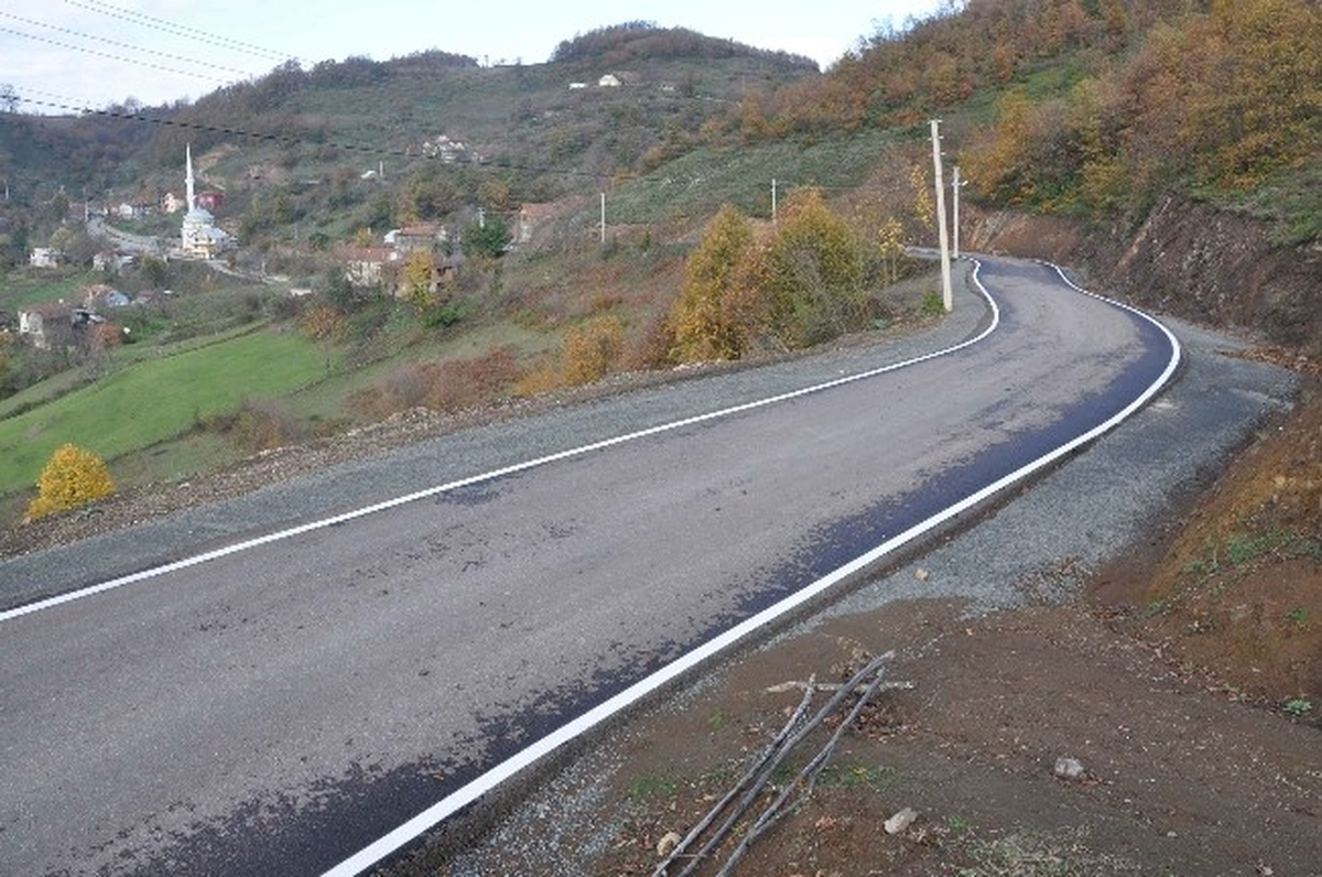 Başiskele Camidüzü Köy Yolu Asfaltlandı