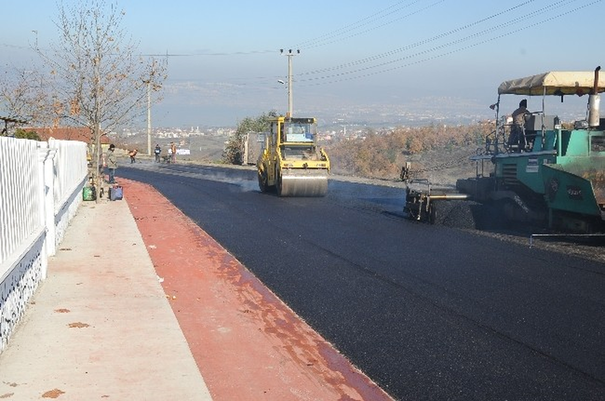 Başiskele Mahmut Çavuş Caddesi\'nde Asfalt Çalışması