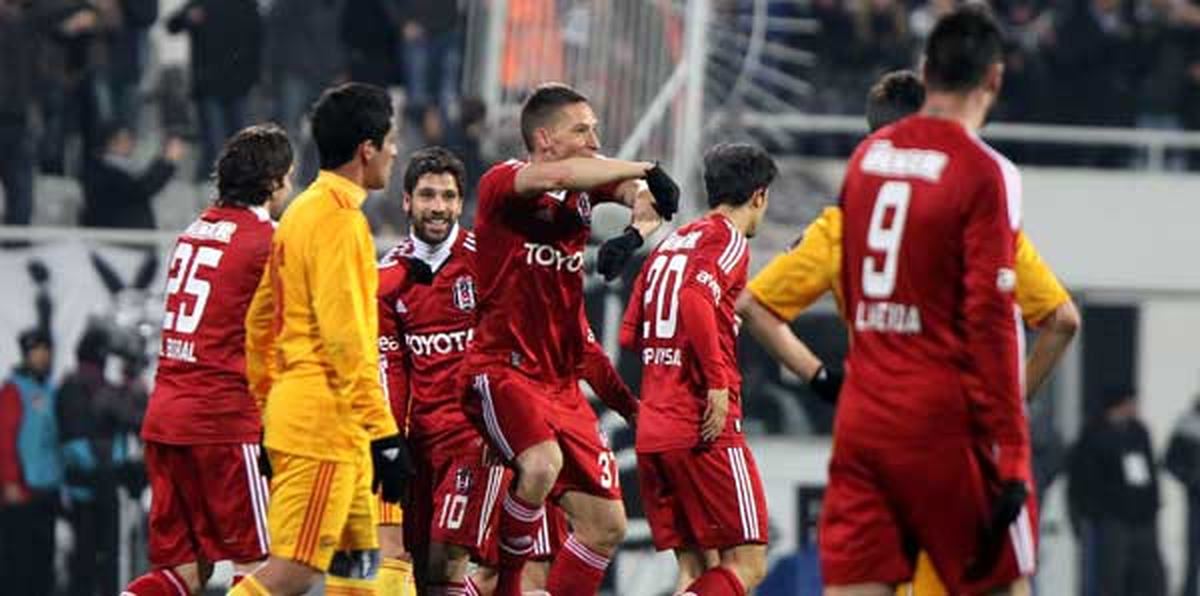 Beşiktaş Galibiyete Şartlandı