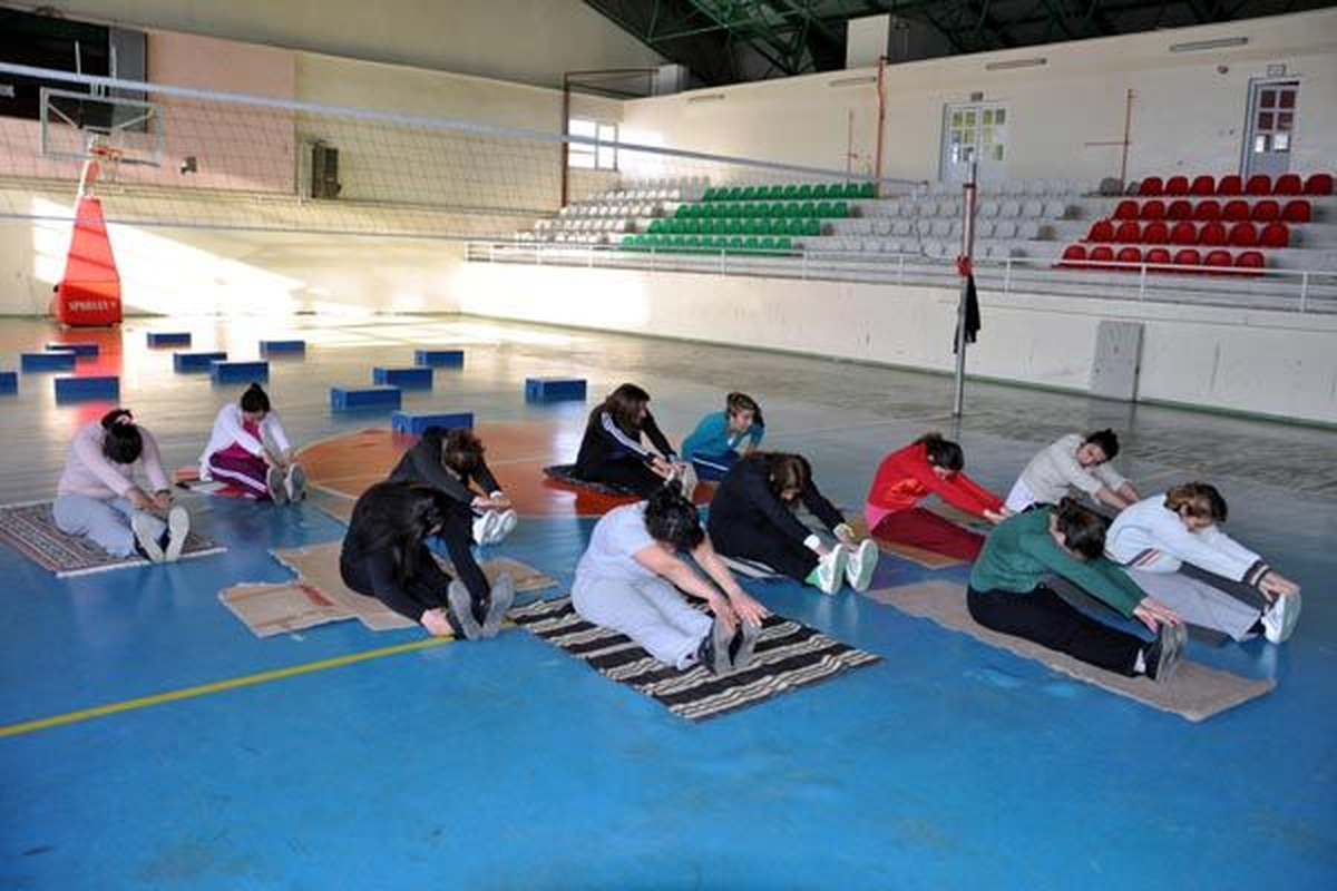 Çanakkale\'de Aerobik Kursuna Kadınlardan İlgi