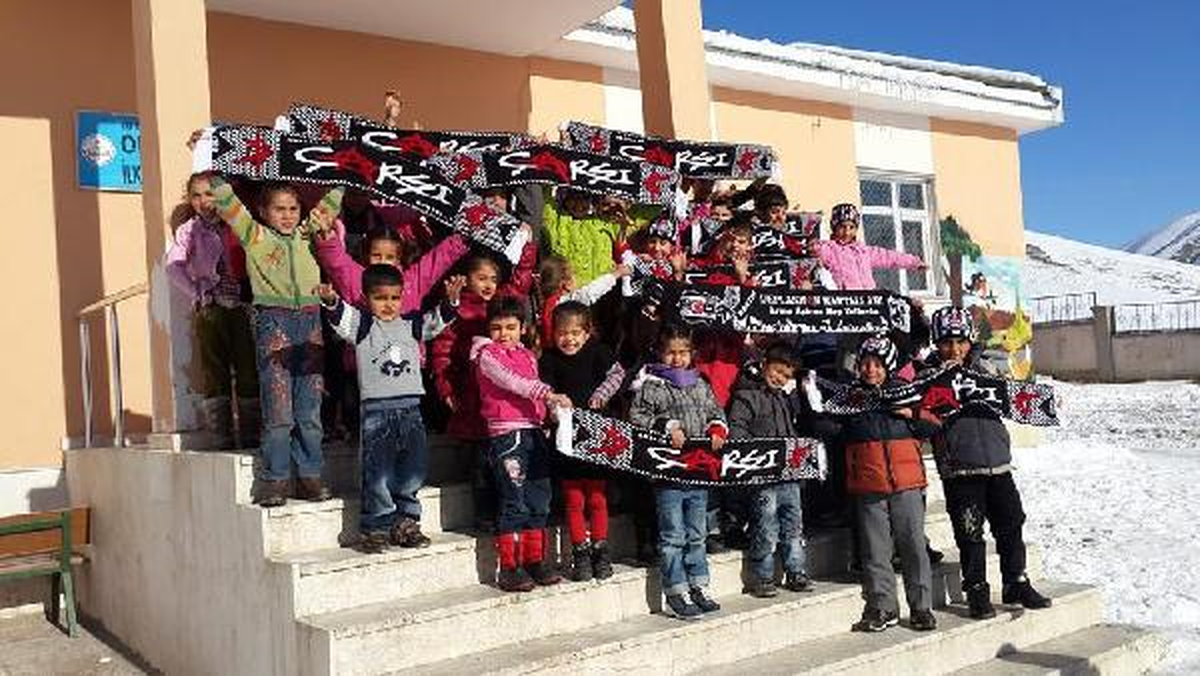 Çarşı, Vanlı Öğrencileri Sevindirdi