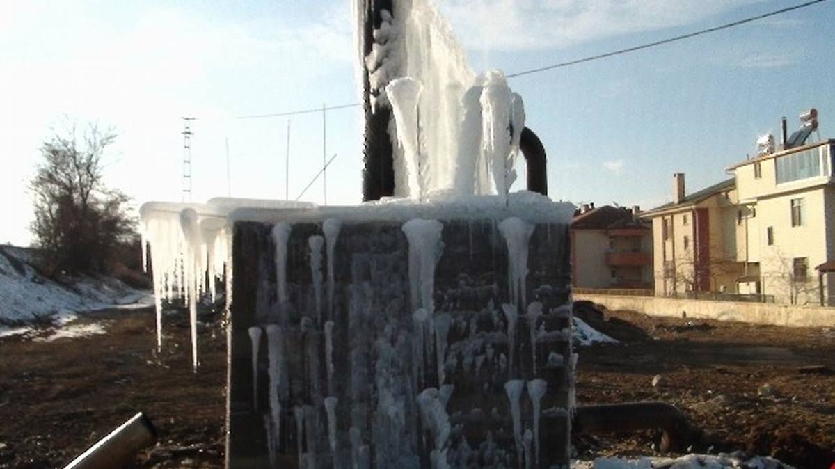 Elazığ\'da 30 Santimetrelik Buzlanma Oluştu
