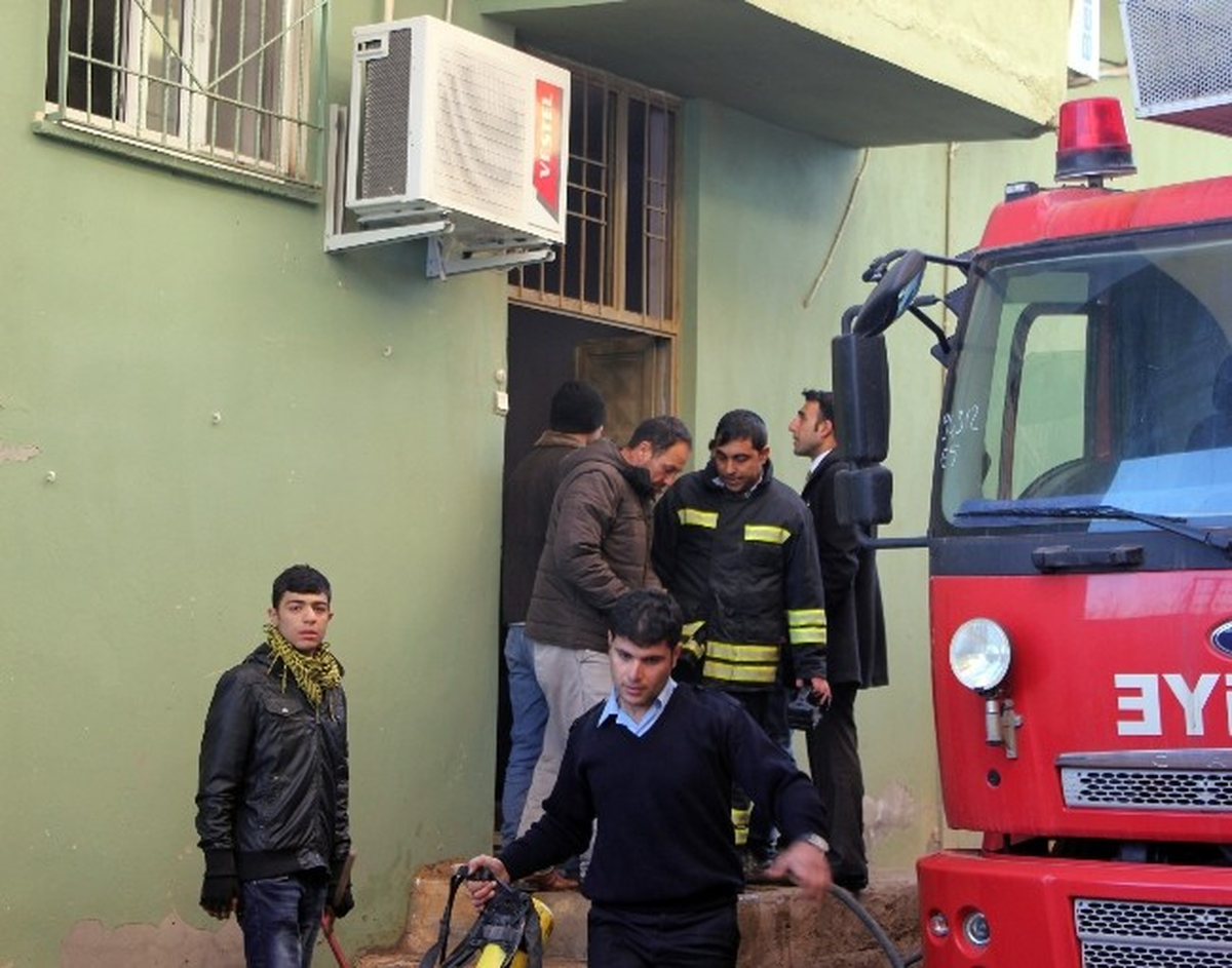 Elektrikli Sobadan Çıkan Yangında Ev Kullanılamaz Hale Geldi
