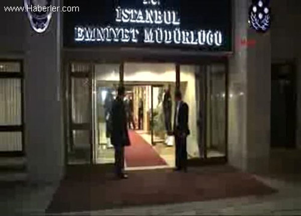 * Emniyet Müdürü Selami Altınok ile Görüşmesinin Ardından Emniyetten Ayrılan İstanbul Valisi...