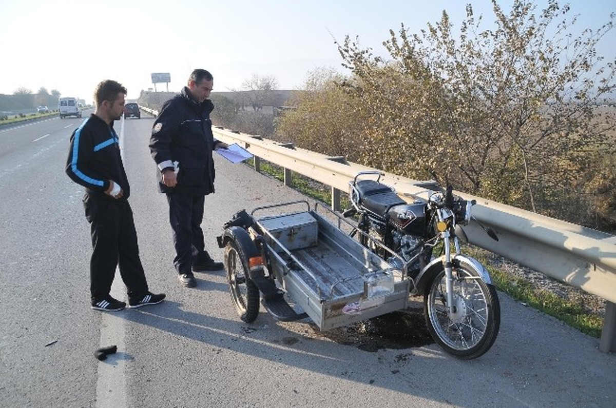 Turgutlu\'da Engelli Motosiklet Sürücüsü Kaza Yaptı