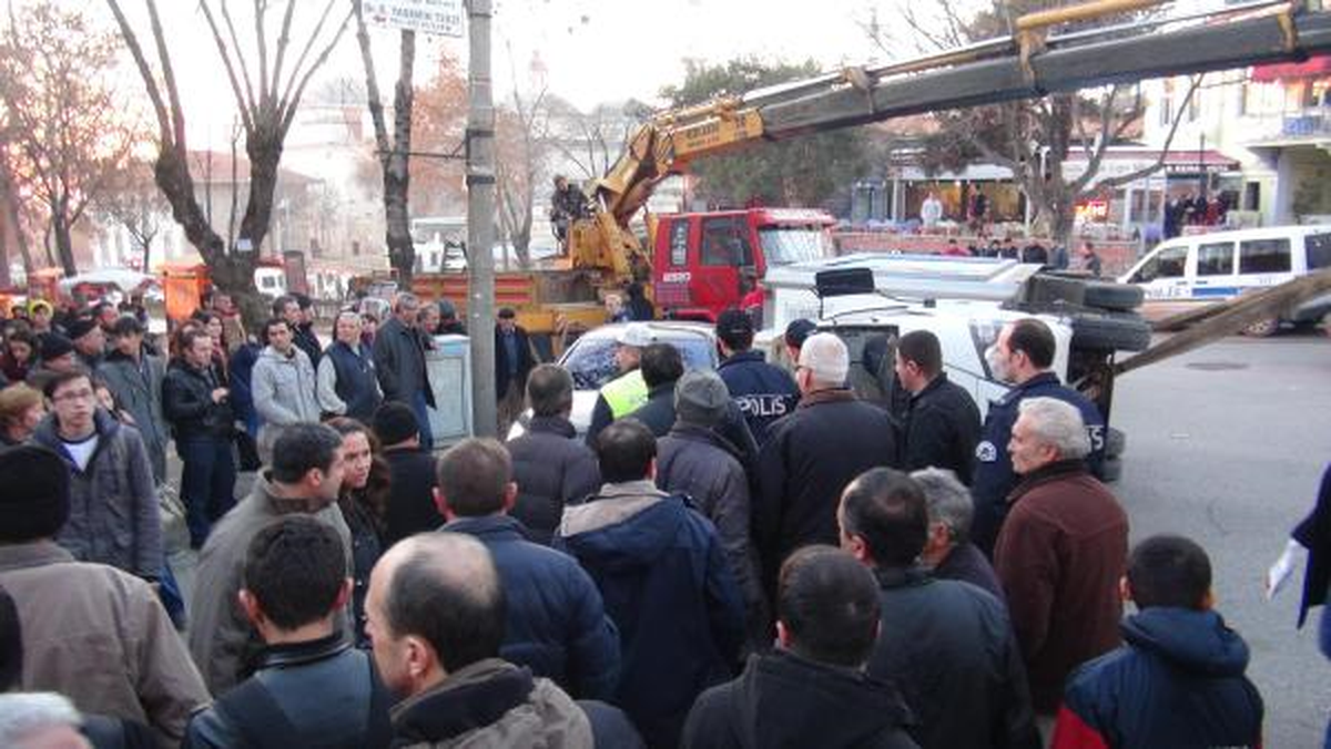 Freni Patlayan Kamyonet Devrildi: 1 Yaralı