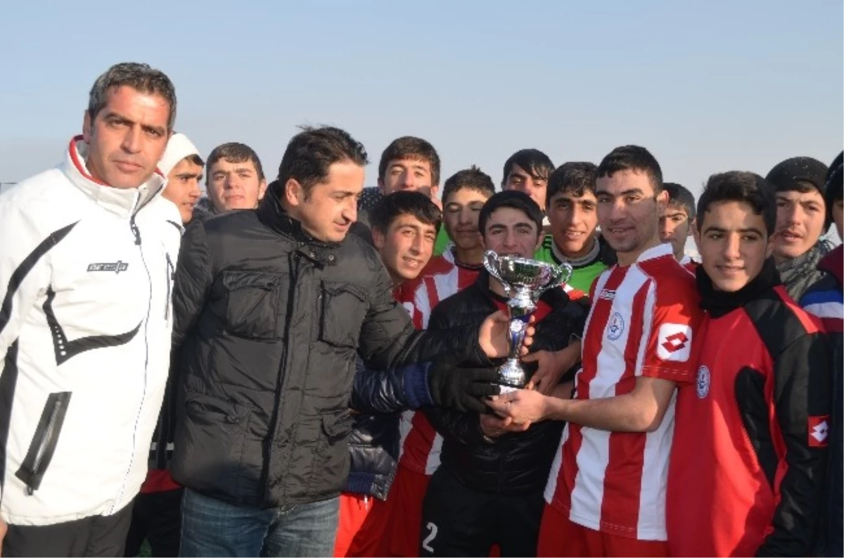 Futbolda Kazım Karabekir Endüstri Meslek Lisesi Şampiyon
