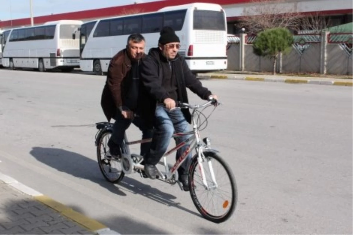 Bisikletle Yola Çıkan Görme Engelli Bursa\'ya Ulaştı