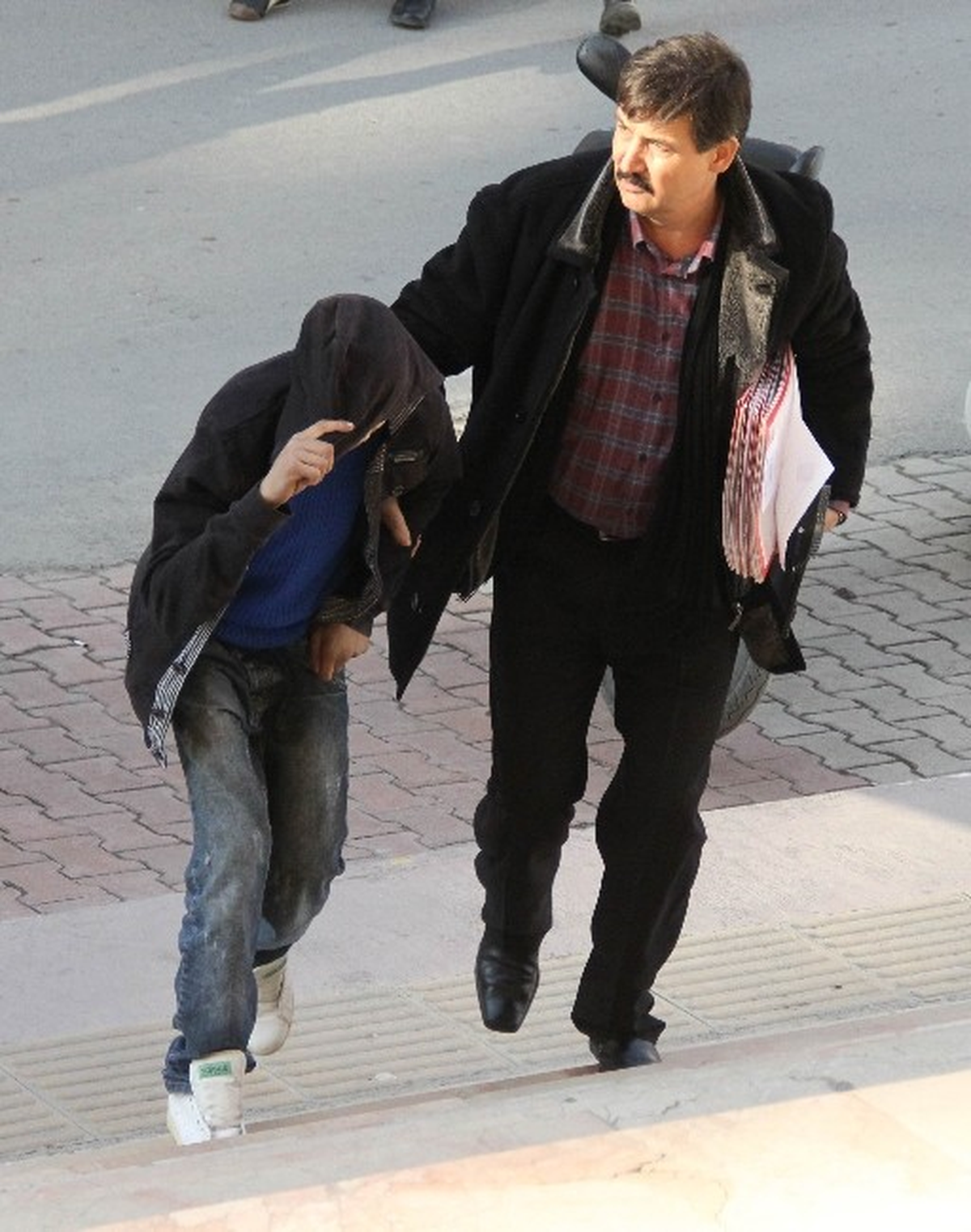 Hırsızlık Şüphelisi Çocuk Yine Gözaltına Alındı