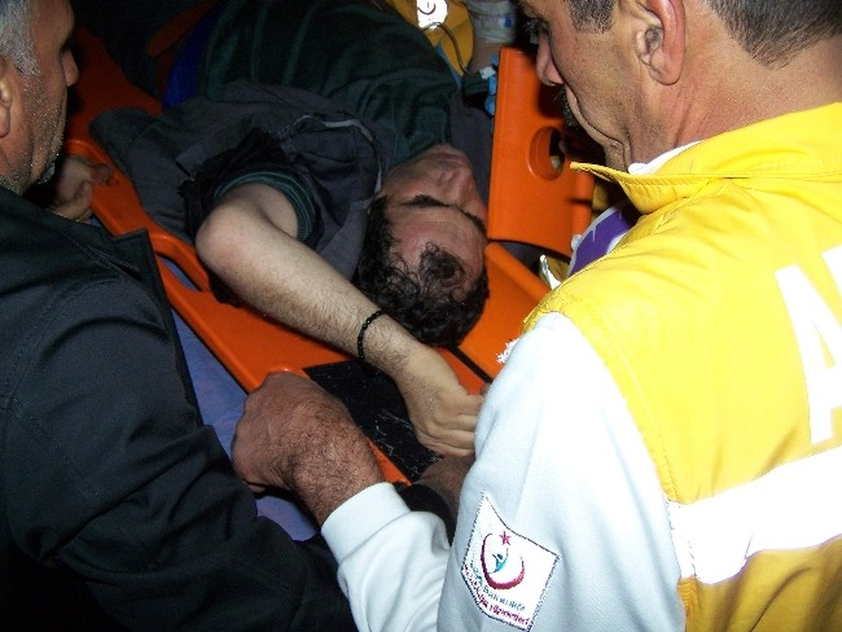 İki Otomobil Çarpıştı: 1 Ölü, 3 Yaralı