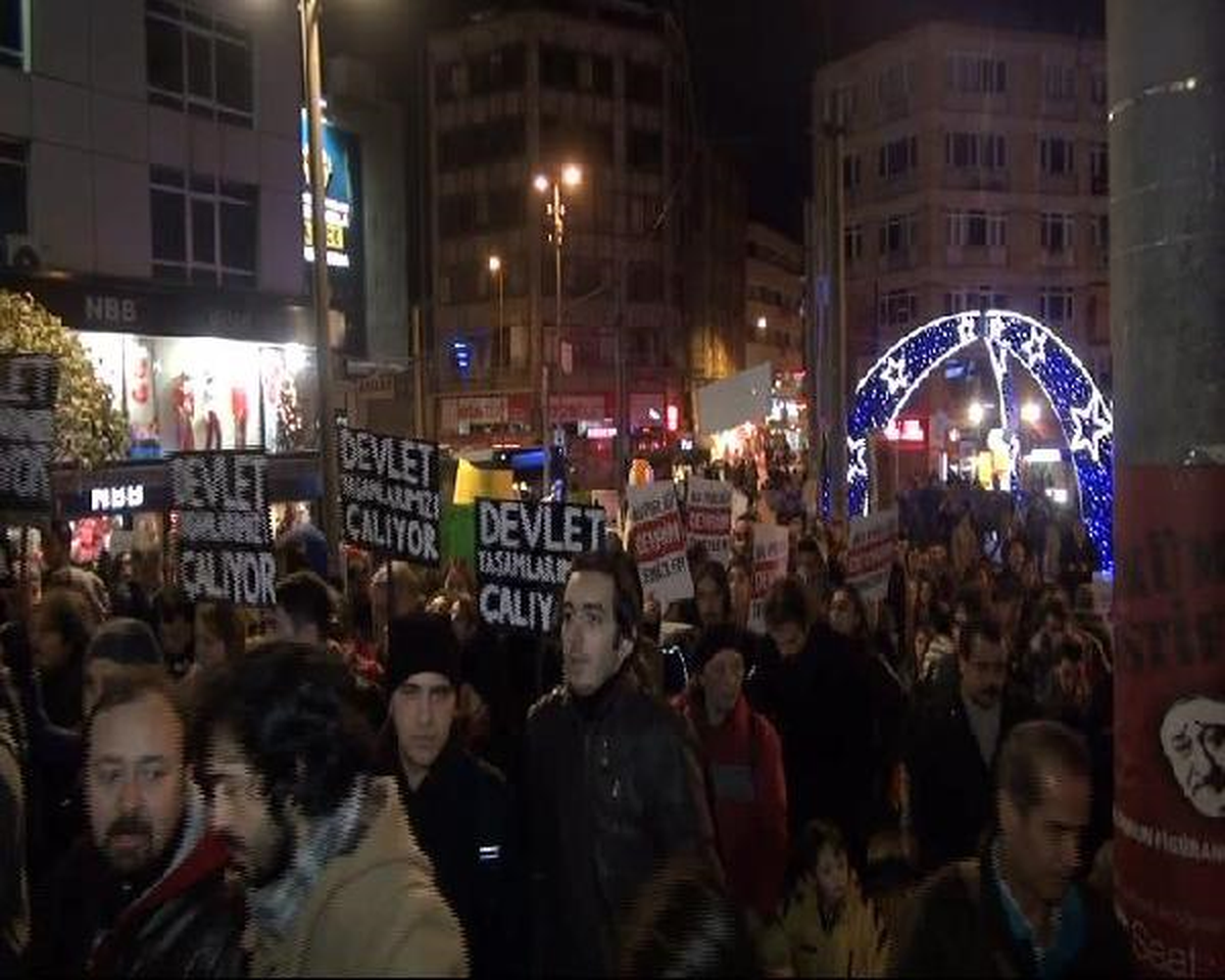 Kadıköy\'de Ayakkabı Kutulu Eylem