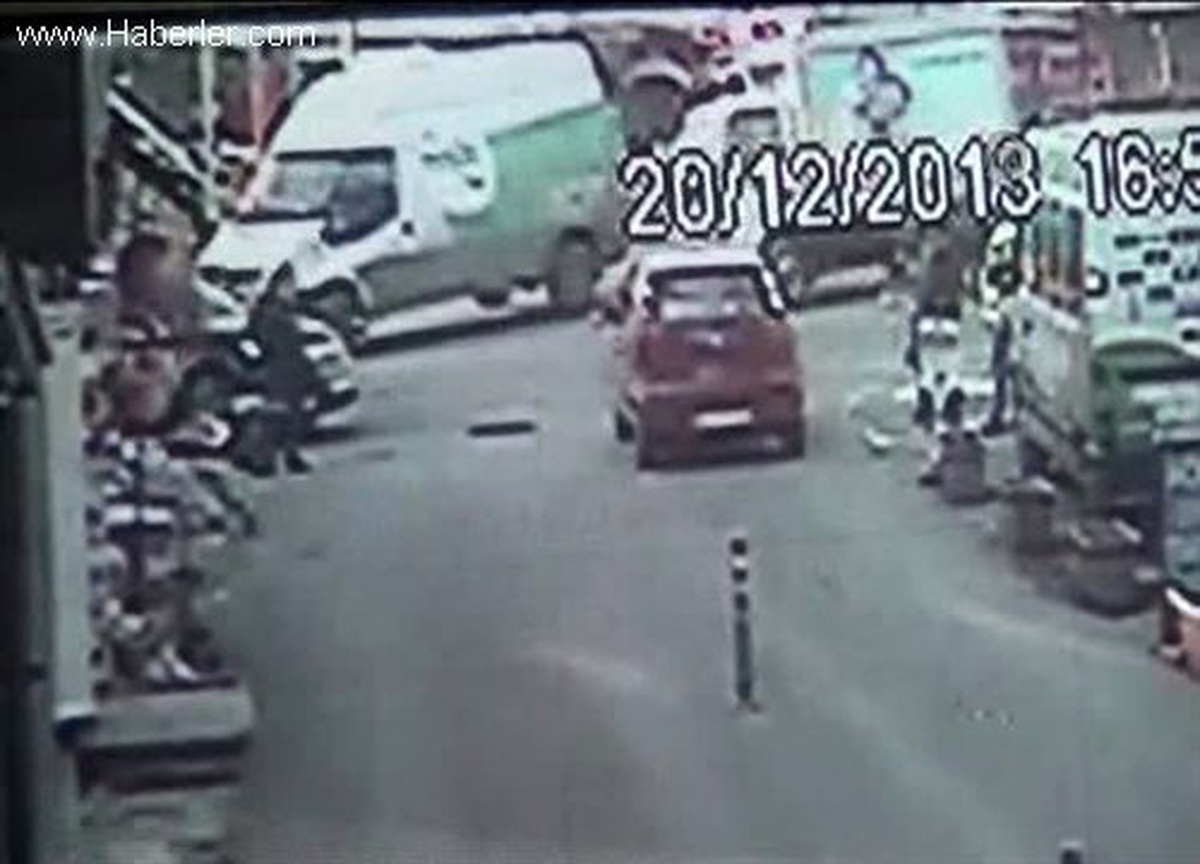 Kaza anı güvenlik kamerasında -