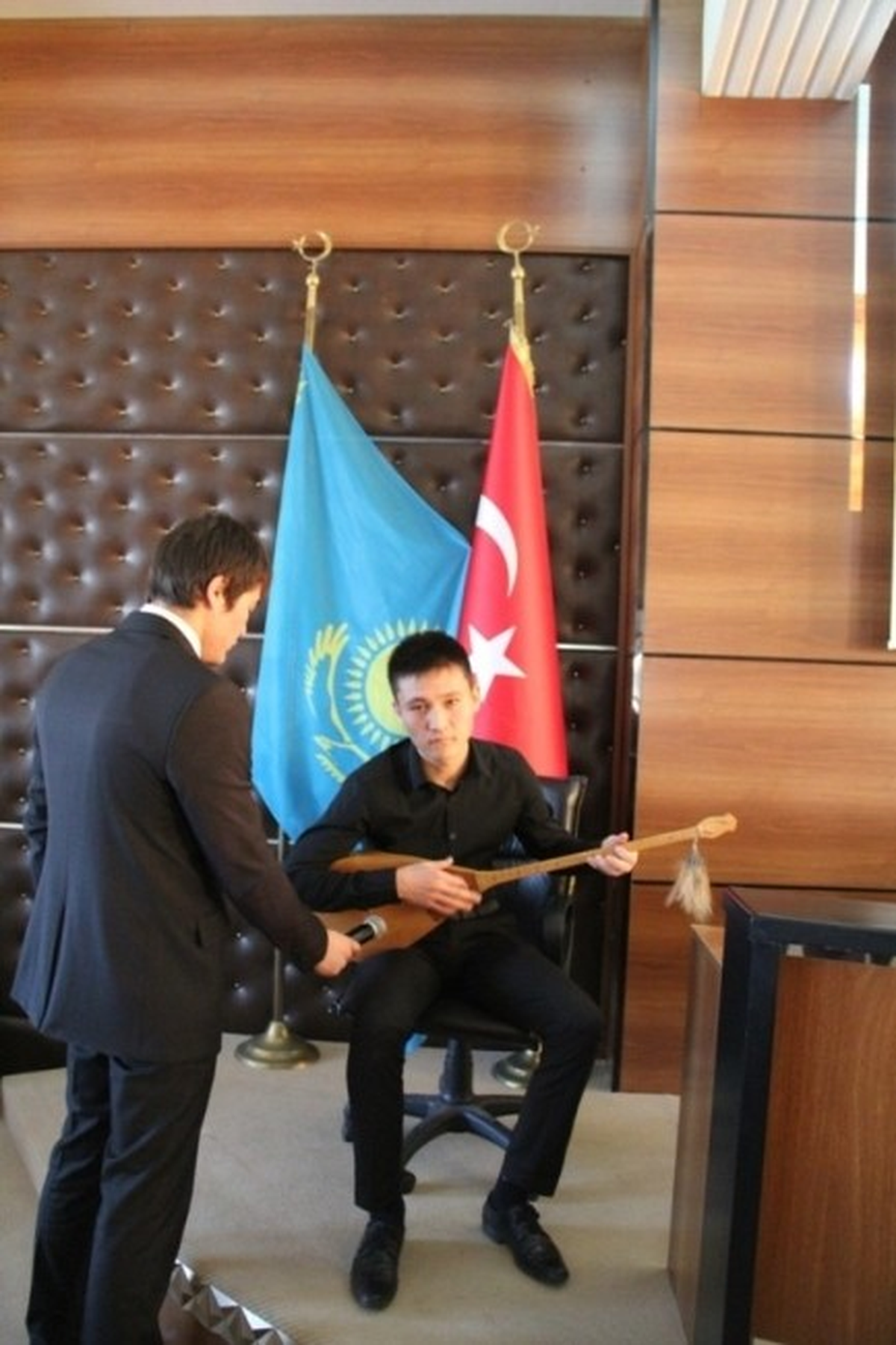 Kazak Öğrencilerden Anlamlı Kutlama?