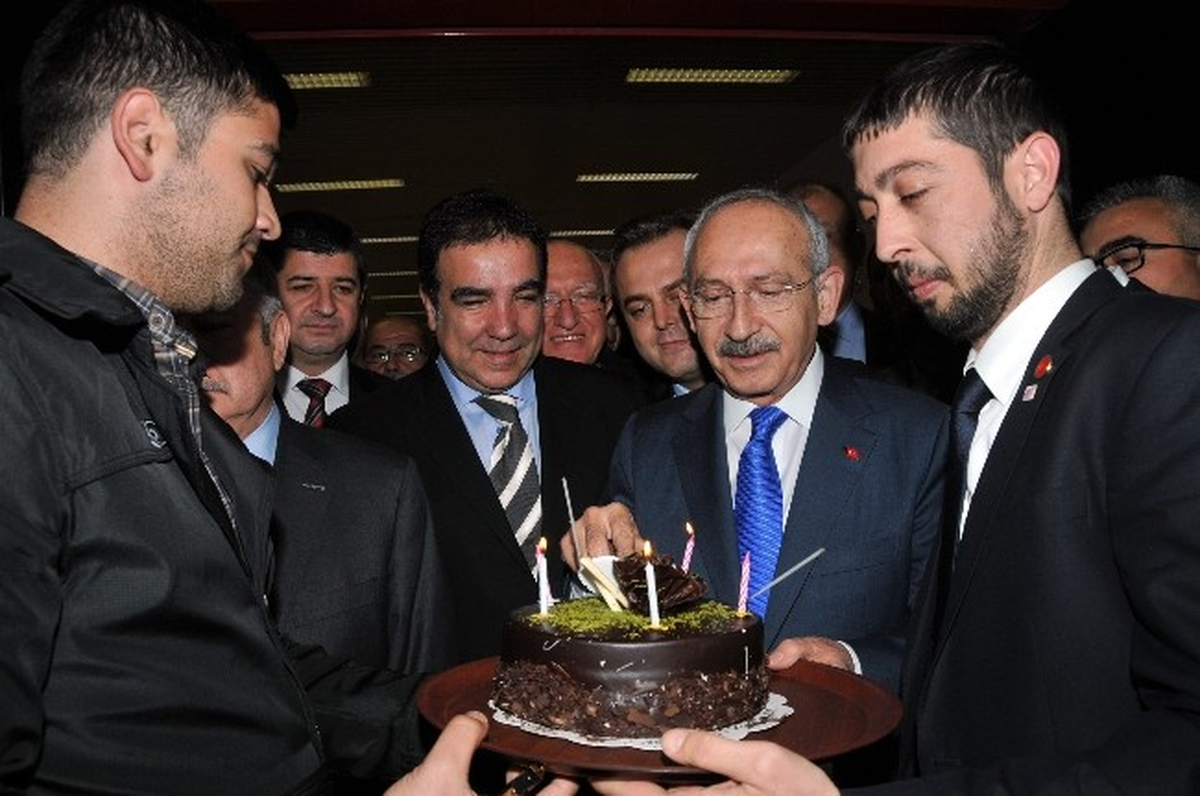 Kılıçdaroğlu\'na Doğum Günü Sürprizi