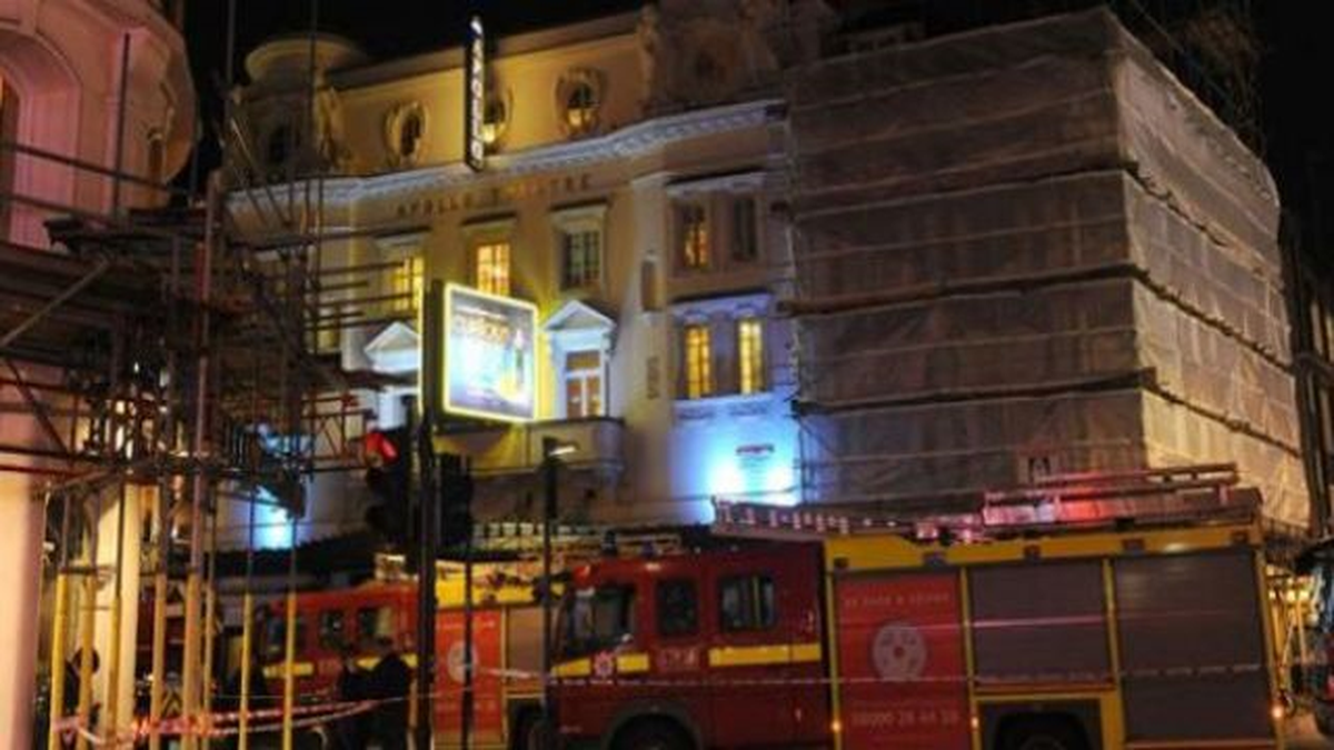 Londra\'da Bir Tiyatronun Tavanının Çökmesi