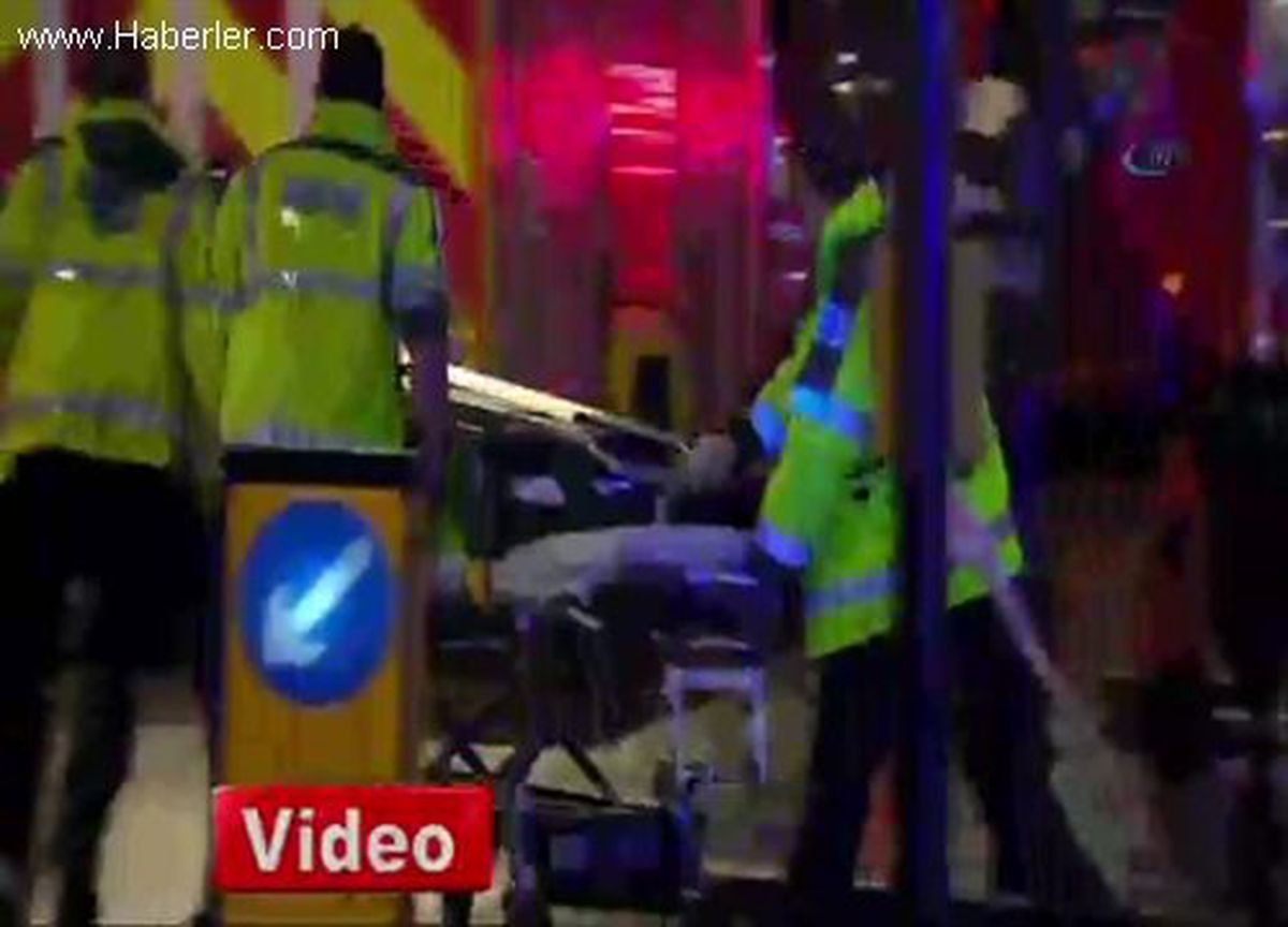 Londra\'da Tiyatronun Tavanı Çöktü: 88 Yaralı
