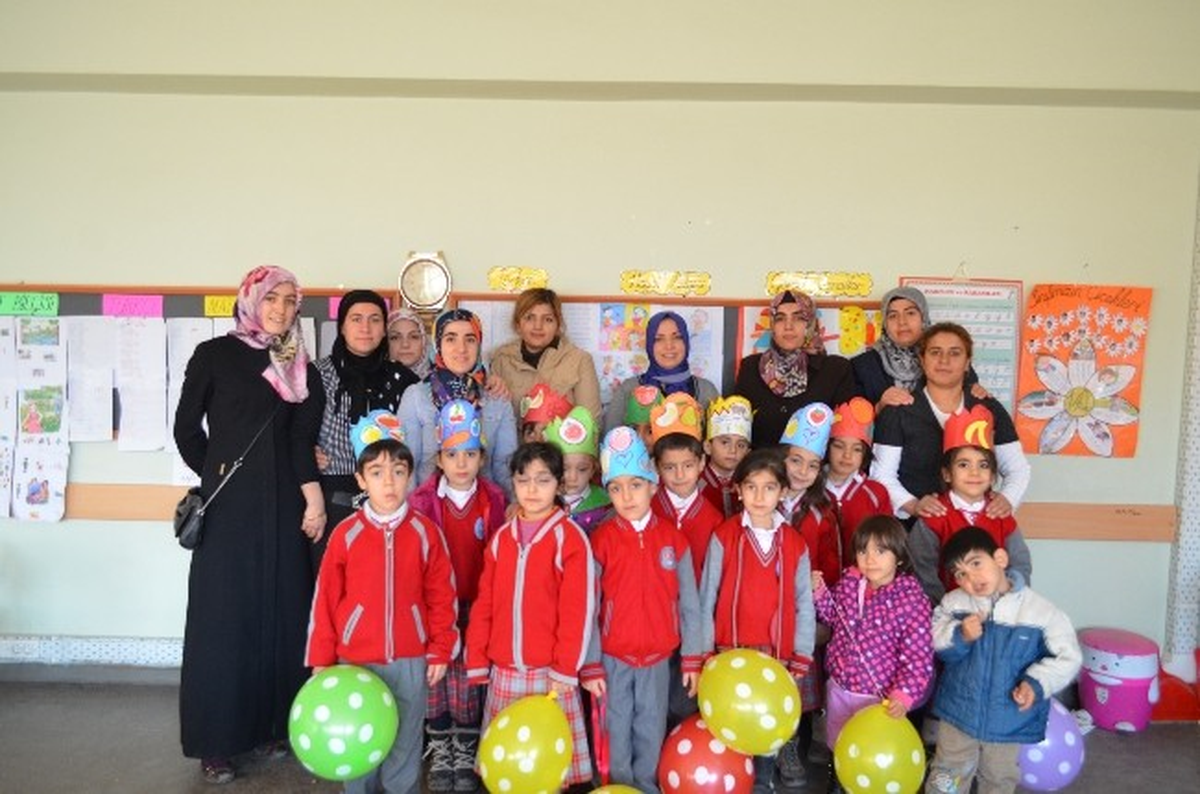 Miniklerden Yerli Malları Haftası Kutlaması