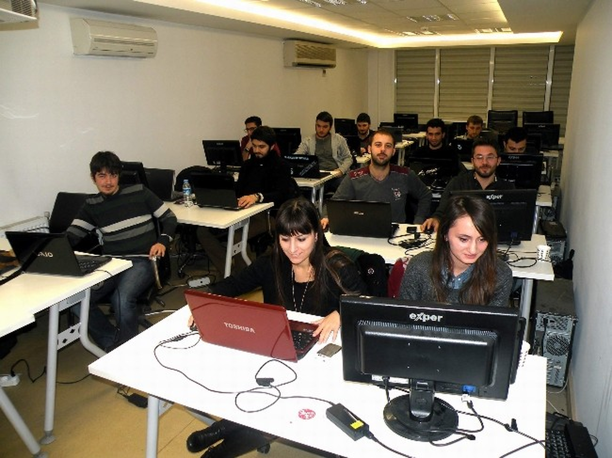 Mmo\'dan Öğrencilere Bilgisayar Eğitimi