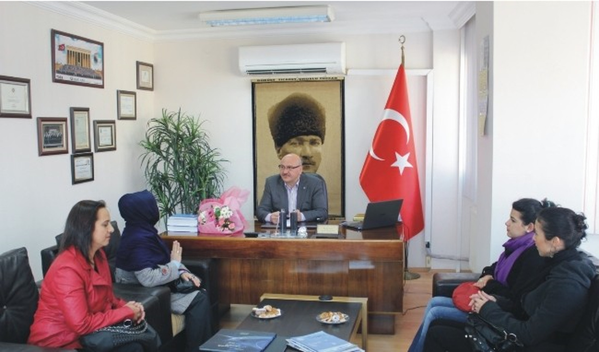 Ödemiş AK Parti İlçe Kadın Kolları, Ödemiş Ticaret Odası\'nı Ziyaret Etti