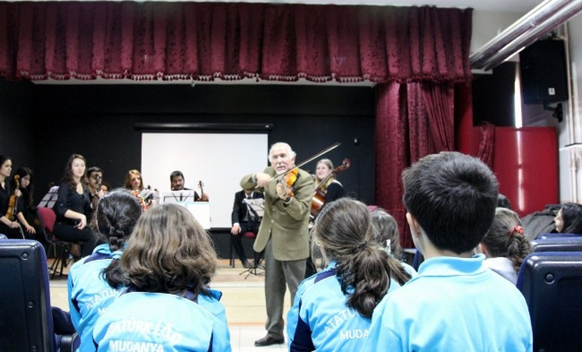 Öğrenci Ablalarından Mudanyalı Öğrencilere Konser