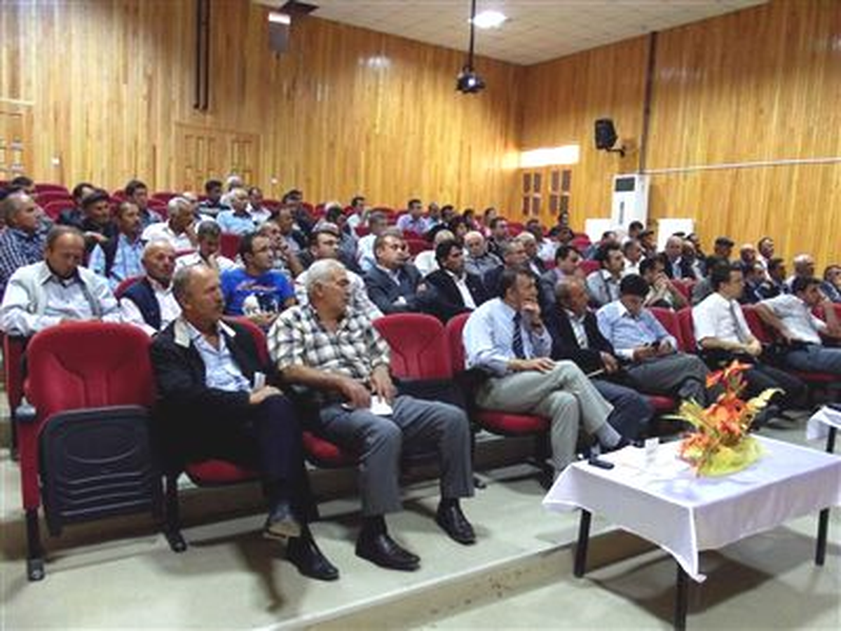 Orhaneli\'de Üreticilere Saanen Cinsi Keçi Dağıtıldı