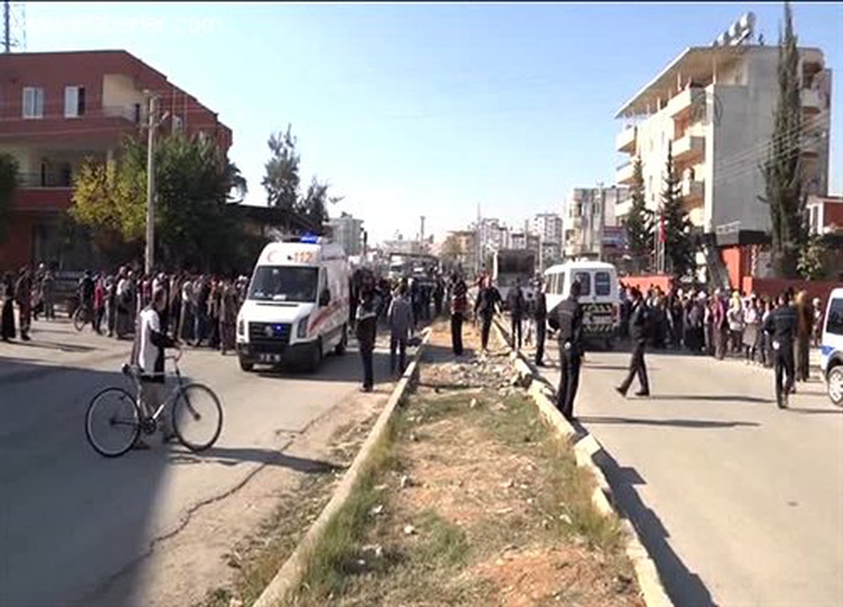 Otomobil öğrencilere çarptı: 1 ölü, 1 yaralı -