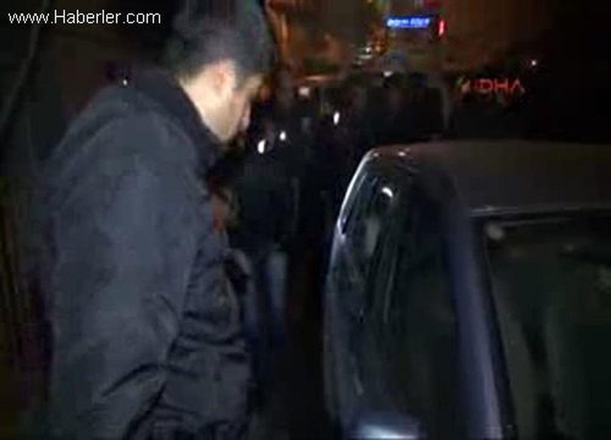 Park Halindeki Otomobilden Hırsızlık