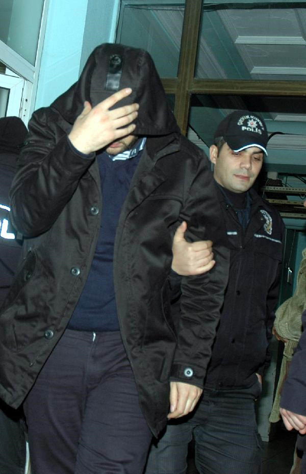 Sağlık Kontrolünden Geçen Şüpheliler Adliyeye Sevk Edildi