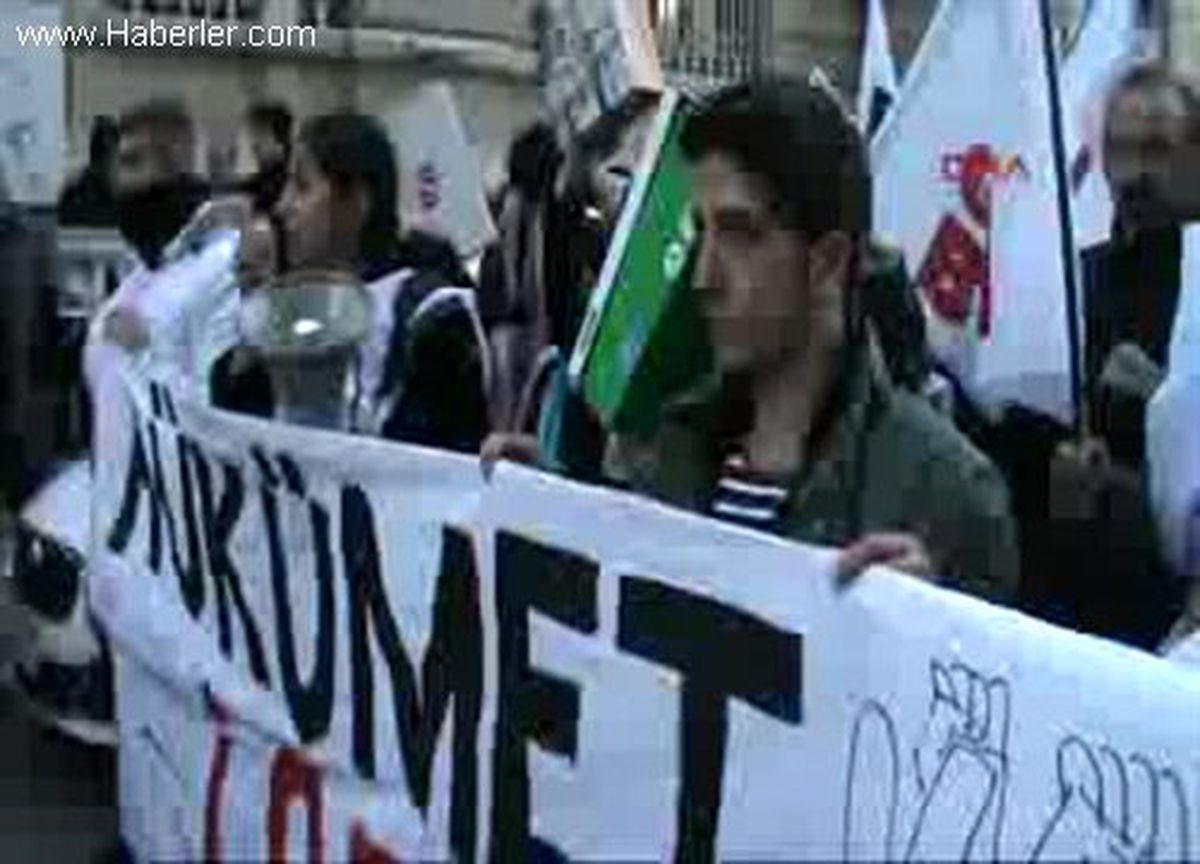 Tgb\'lilerin AK Parti\'ye Yürüyüşüne Polis Engeli