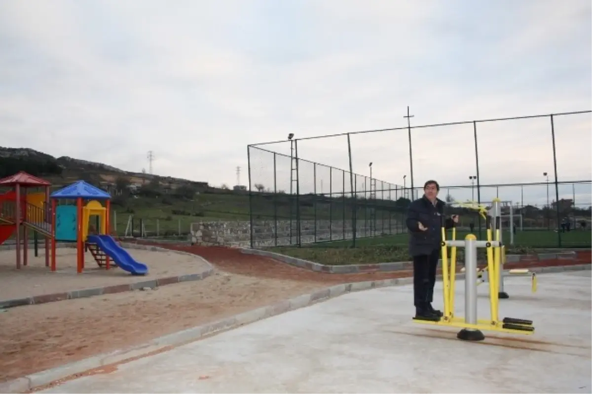 Vize Belediyesi Halı Sahayı Işıklandırdı