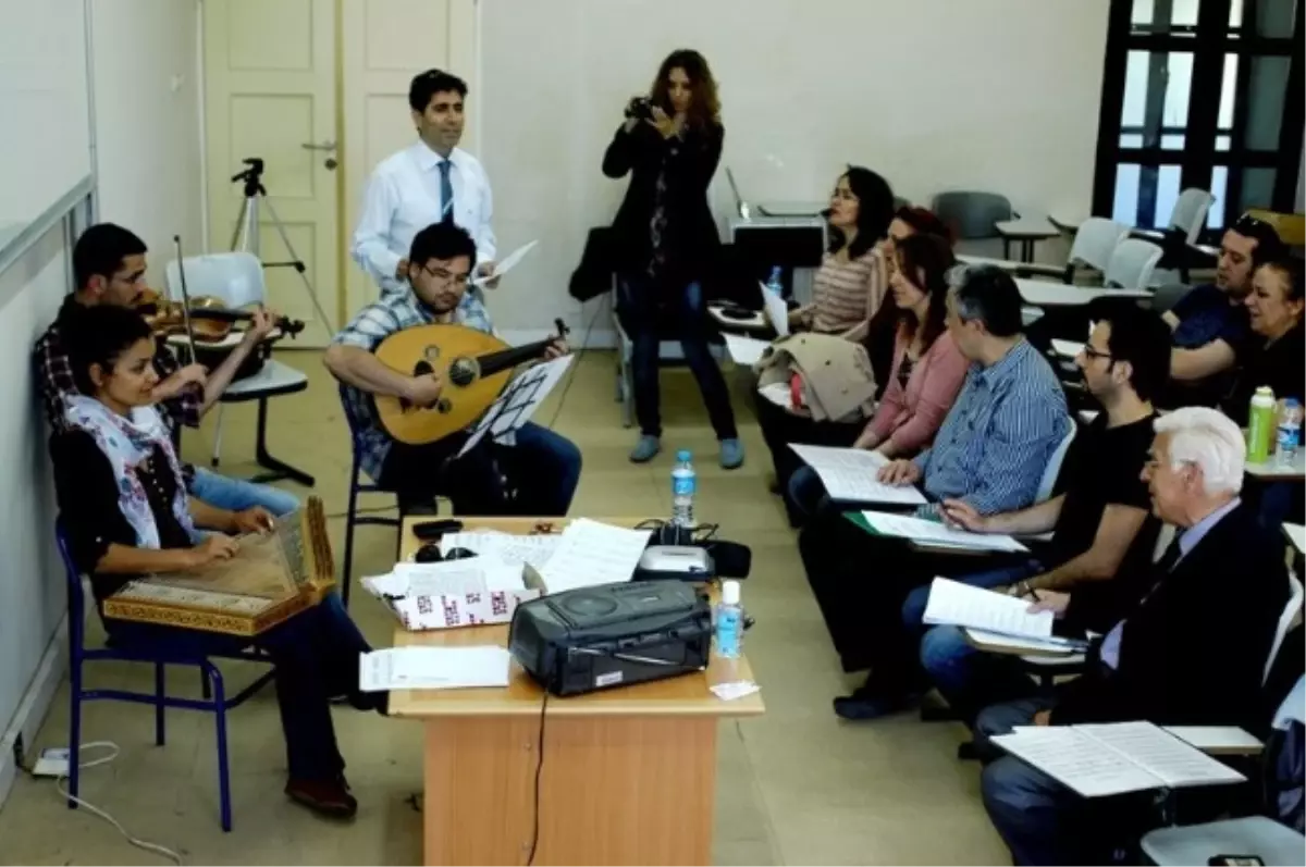 Ytü Cumhuriyet Korosu\'nda Öğrenci ve Hocalar Aynı Sahnede