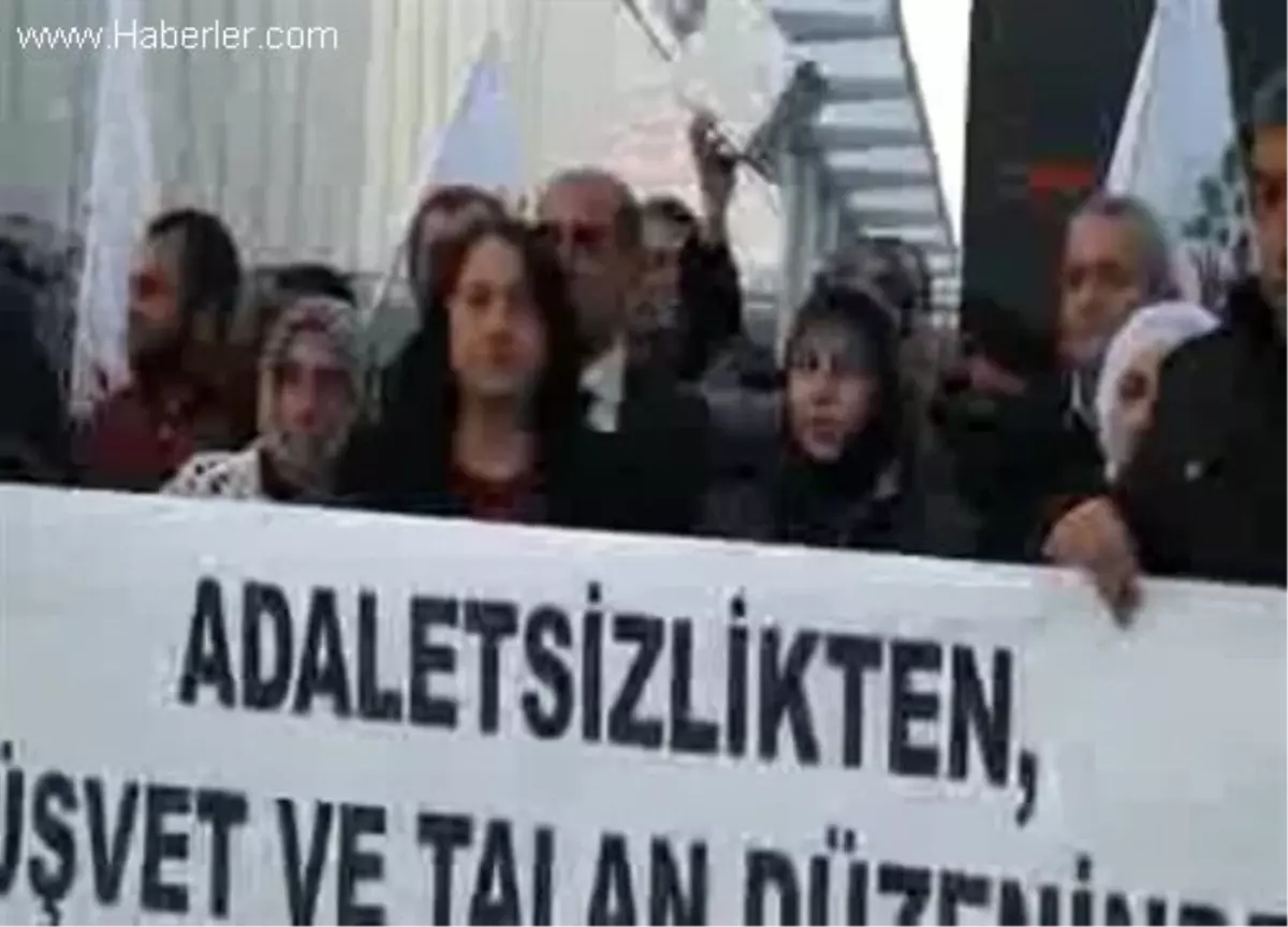 HDP\'liler AK Parti Bursa Binasına Ayakkabı Kutusu Fırlattı