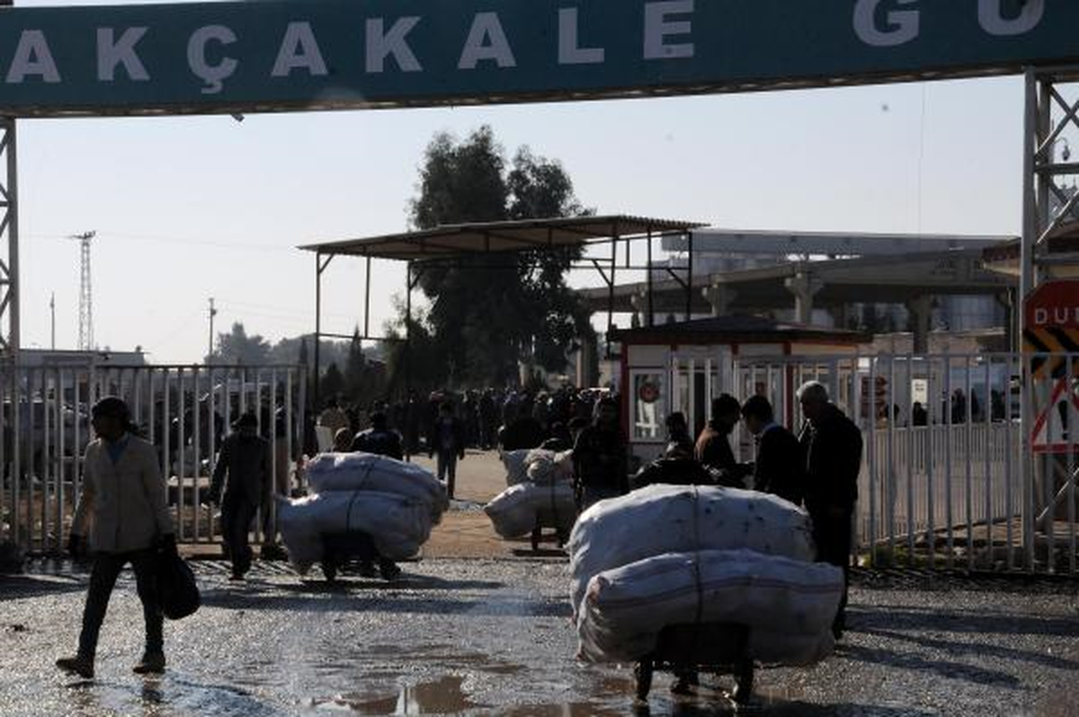 Akçakale Gümrük Kapısı Geçişlere Açıldı