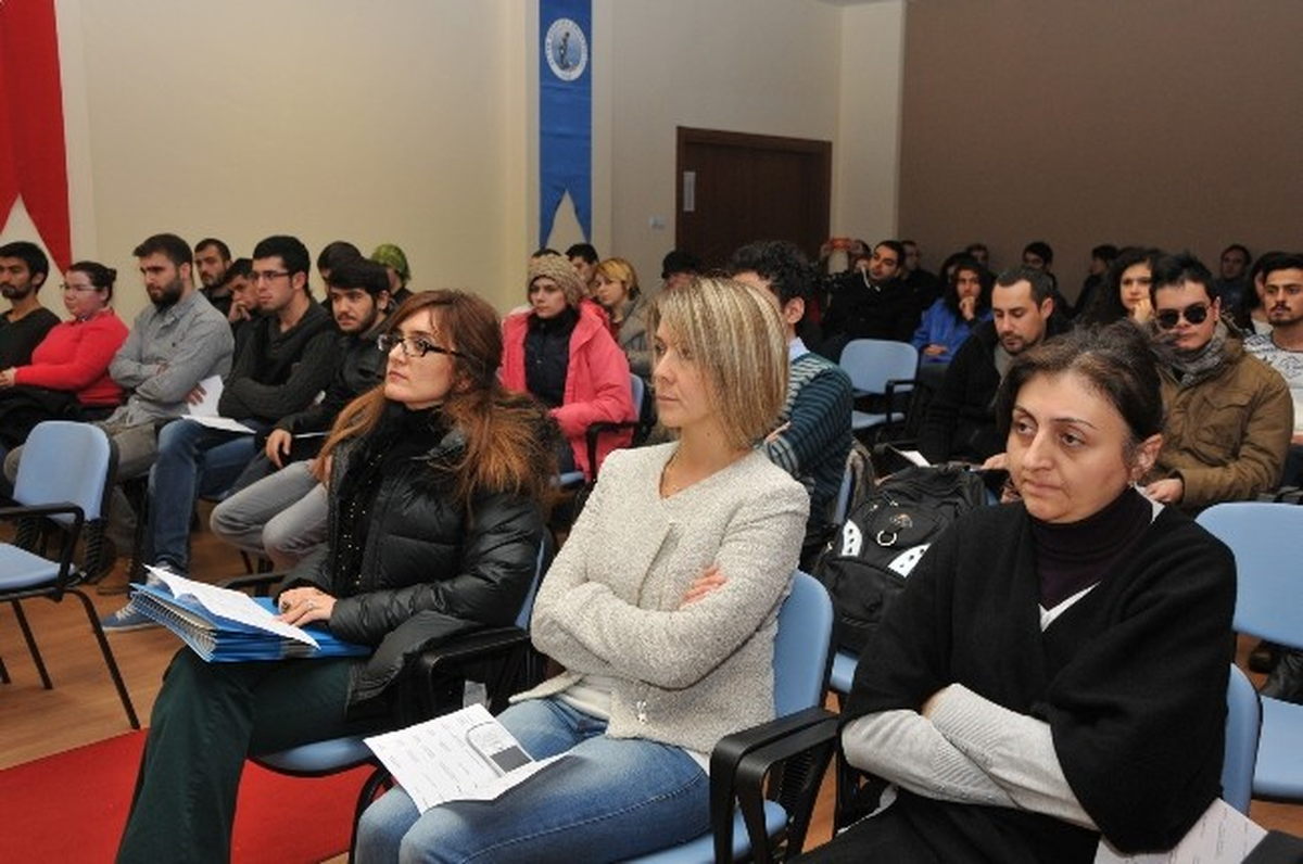 Akü\'de Viyolonsel ve Trompet Dinletisi