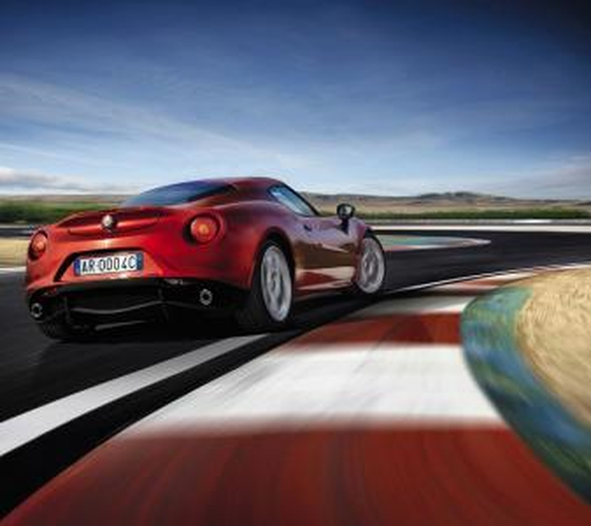 Alfa Romeo 4c, Fhm Dergisi Tarafından "2013 Yılının Otomobili? Seçildi.