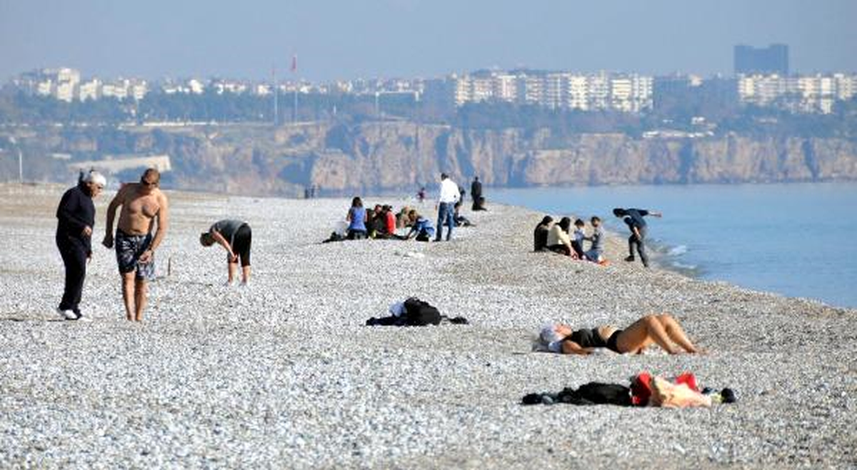 Antalya\'da Aralıkta Deniz Keyfi