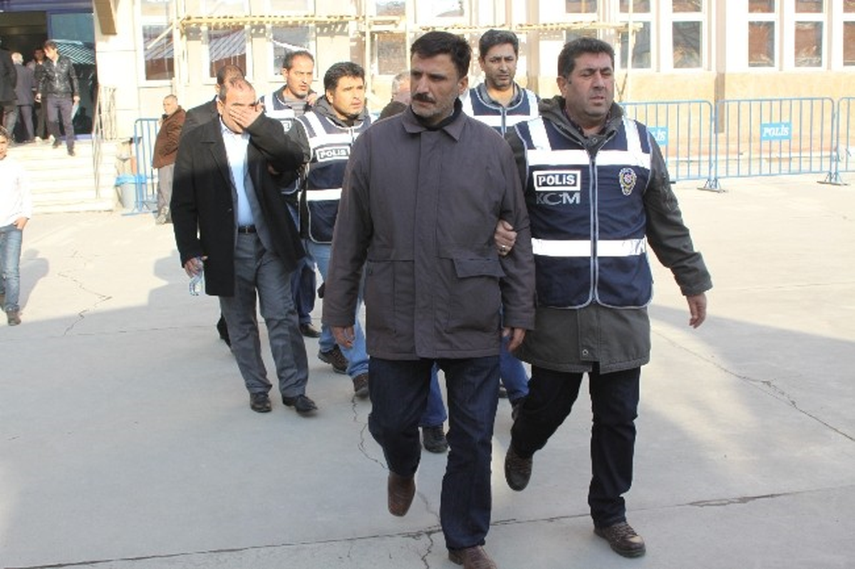 Arazi Dolandırıcıları Tutuklandı