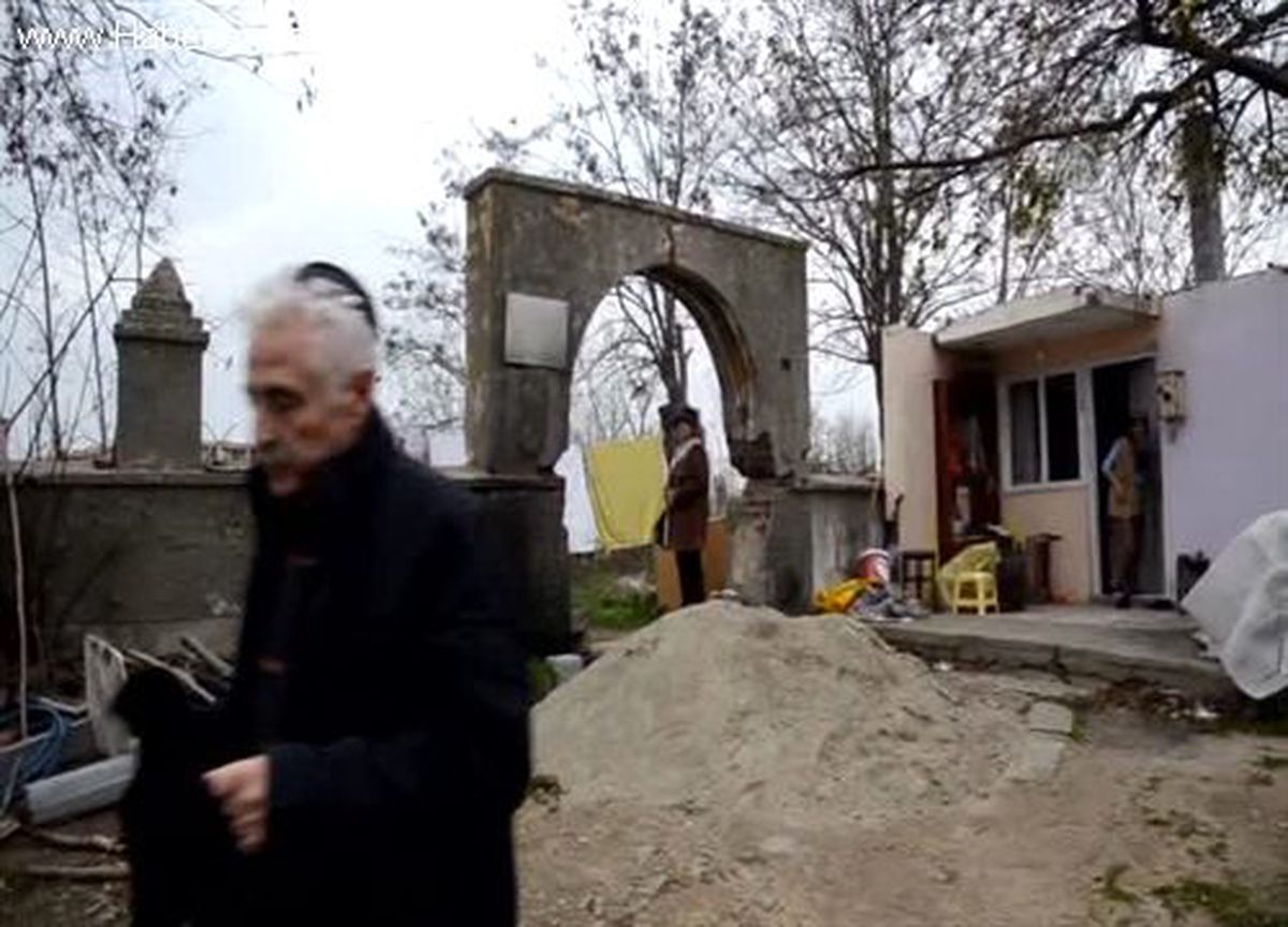 Atalarını anmak için 50 yıl sonra Gelibolu\'ya geldiler -