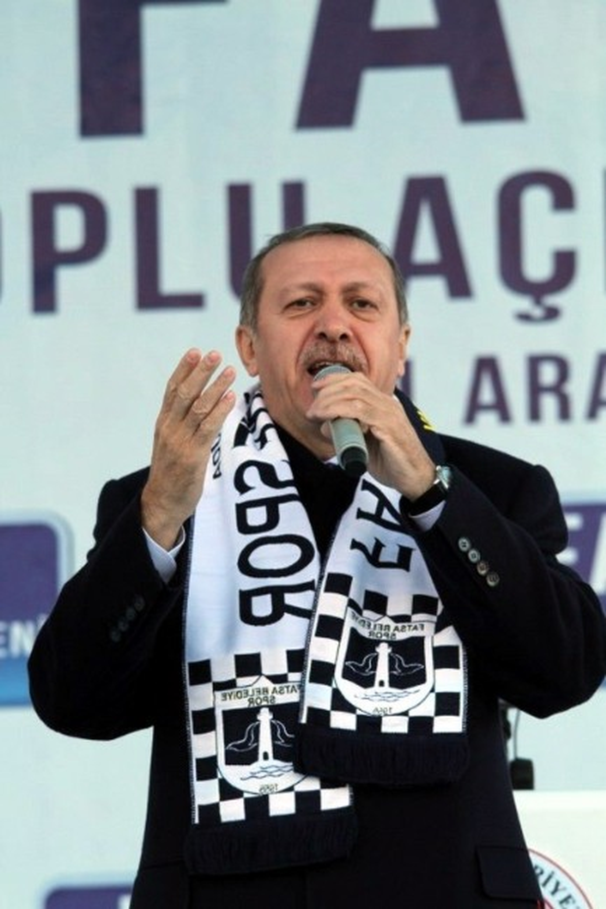 Başbakan\'dan Yargıya: "Tertemiz Değilsiniz, İçinizdeki Kirlileri Temizleyin"