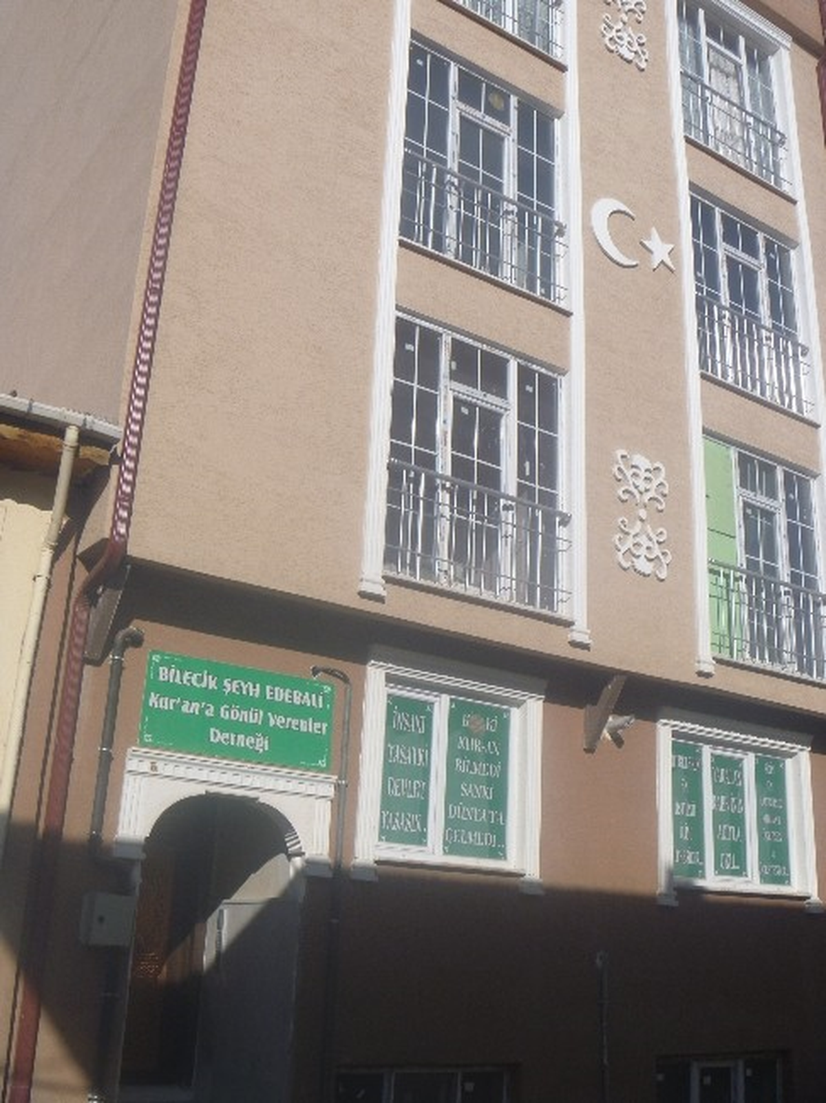 Bilecik Şeyh Edebali Kur\'an\'a Gönül Verenler Derneği\'nden Bayanlara Kurs