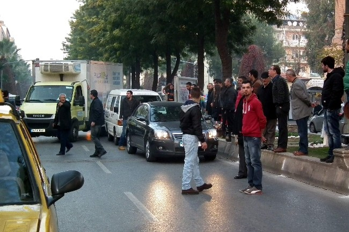 Bulvardaki Kaza Trafiği Kitledi
